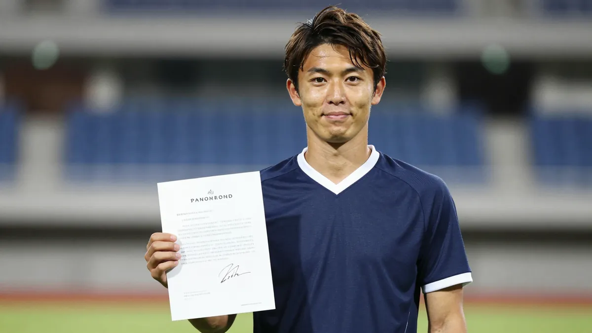 佐藤龍之介の加入でユニフォームが爆売れ！バレンシアの新ユニフォーム